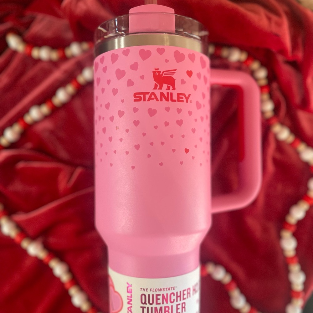 ❤️❤️Valentines Day Limited Edition Target Stanley 40 oz- Sweet Hearts❤️❤️